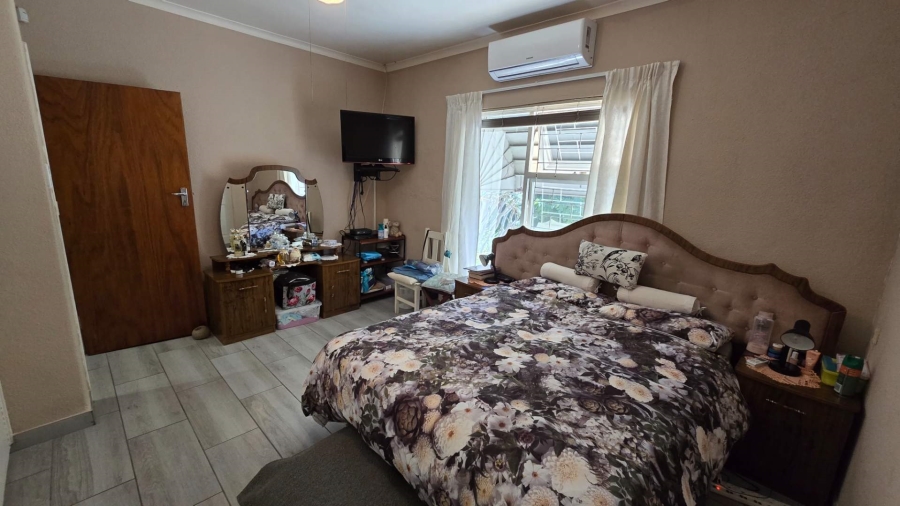 6 Bedroom Property for Sale in Churchill Estate Western Cape